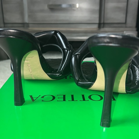 BOTTEGA VENETA BLACK LIFO SANDALS 6 - Picture 4 of 7